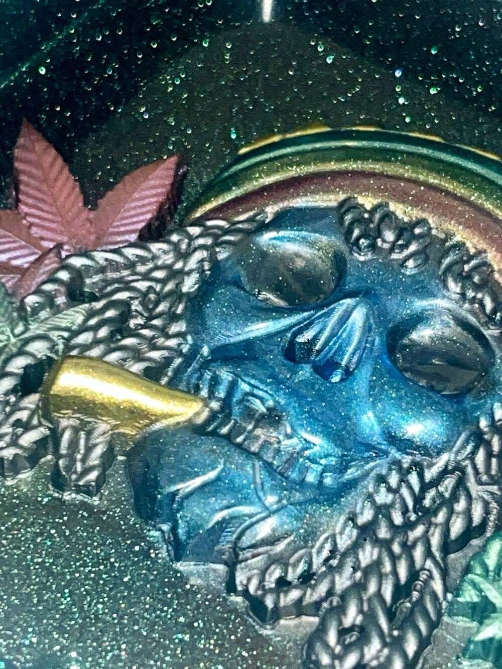 Handmade Colorful Rasta Skull Resin AshTray - Picture 2 of 11